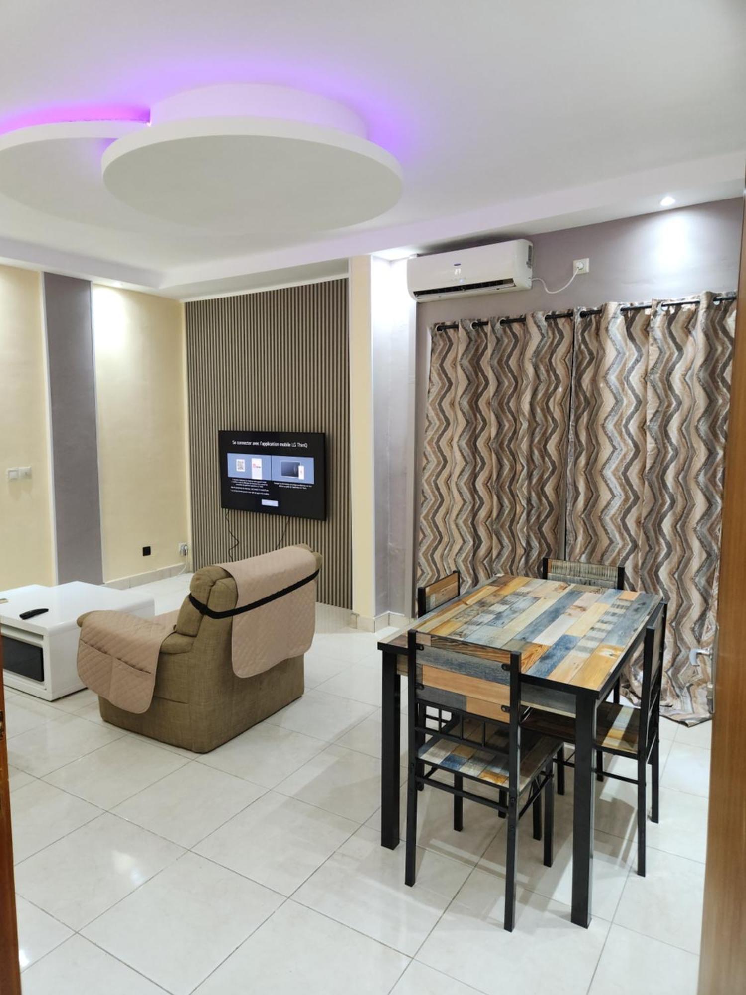 Meuble 1Ch 2E Ch Dispo Avec Un Supplement E1D Apartment Douala Exterior photo