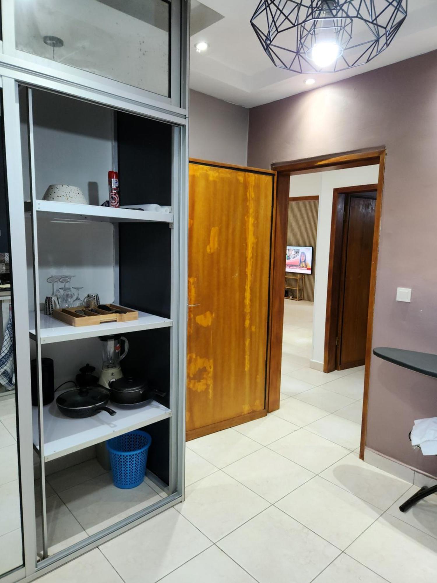 Meuble 1Ch 2E Ch Dispo Avec Un Supplement E1D Apartment Douala Room photo