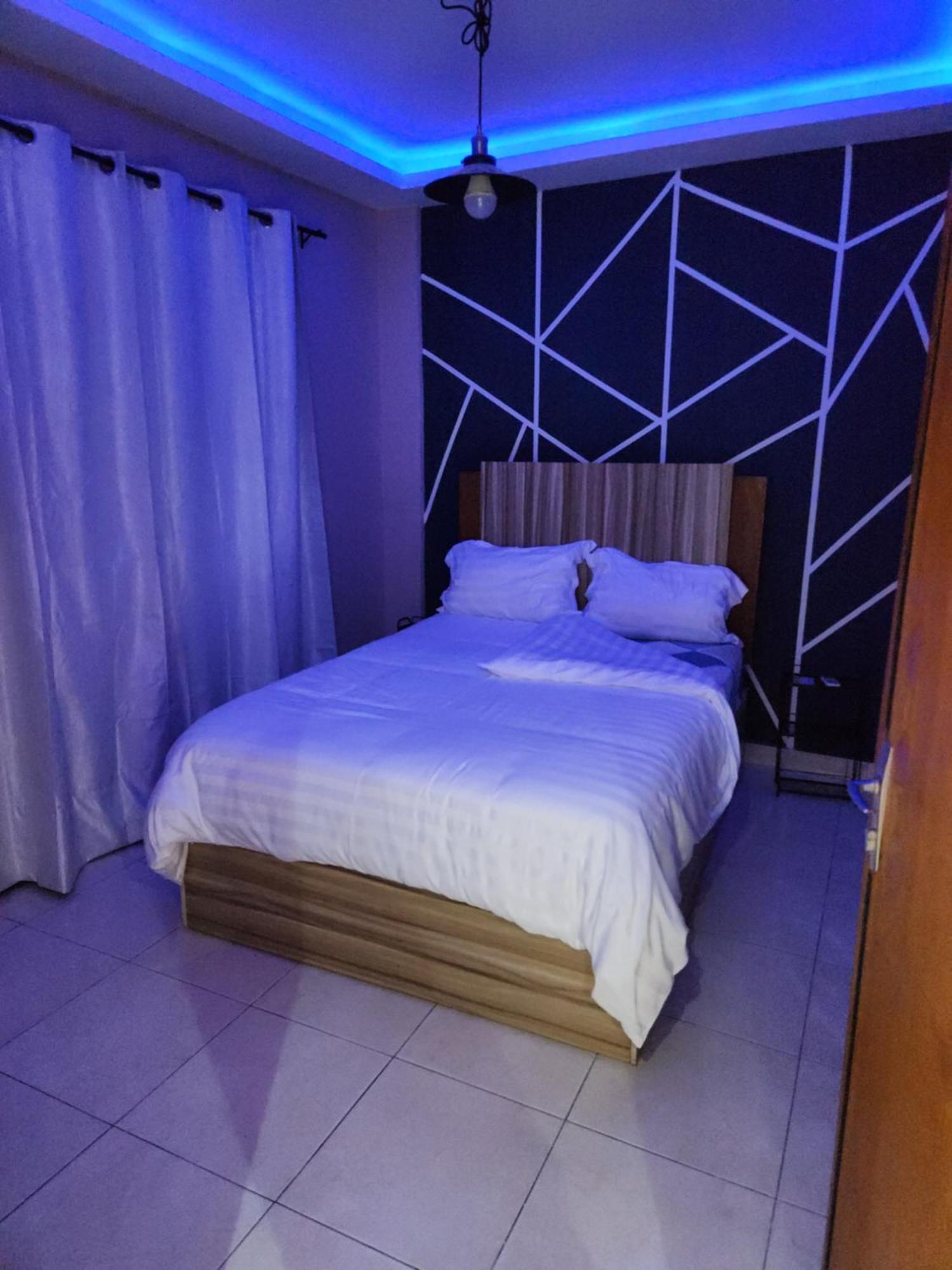 Meuble 1Ch 2E Ch Dispo Avec Un Supplement E1D Apartment Douala Room photo
